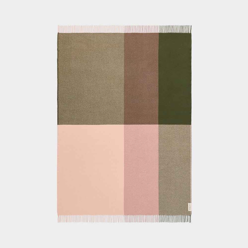 Gem Throw in Bloom - Image 3